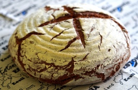 新鲜出炉的烤面包图片